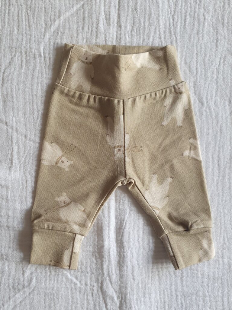 Broekje beige met witte beren