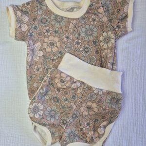 Short + shirt flowers cacao