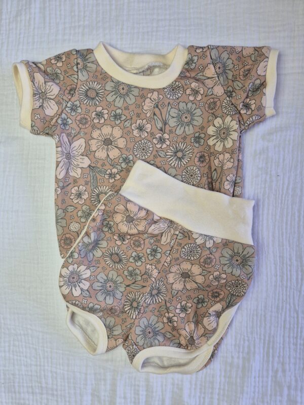 Short + shirt flowers cacao